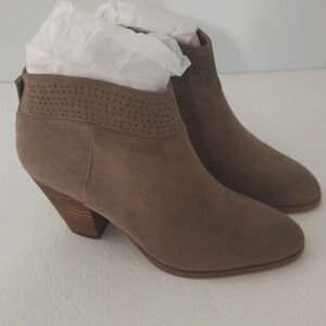 Violet & Red Jackson Lazer Cut Topline  Bootie Size 7.5